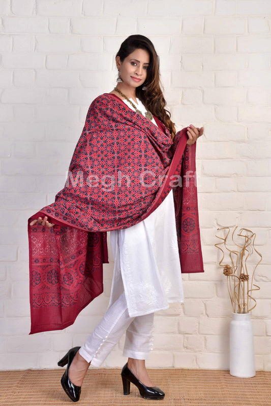 Dupatta con estampado de bloques Kutch Ajrakh