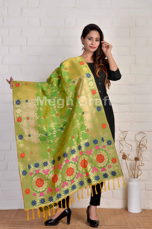 Banarasi Dupatta tradicional