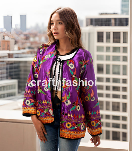 Chaqueta con bordado Kutch