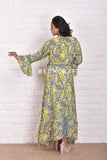 Robe portefeuille en soie à manches cloche et fleurs