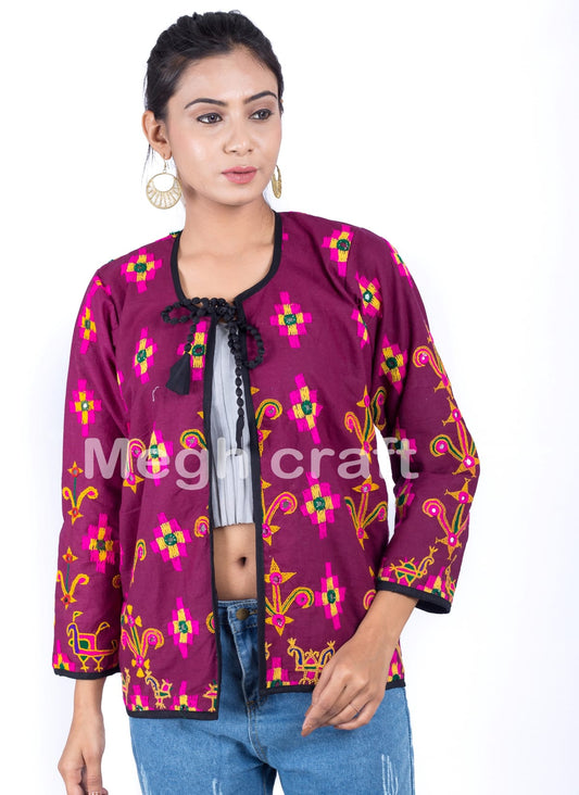 Chaqueta con bordado Kutch