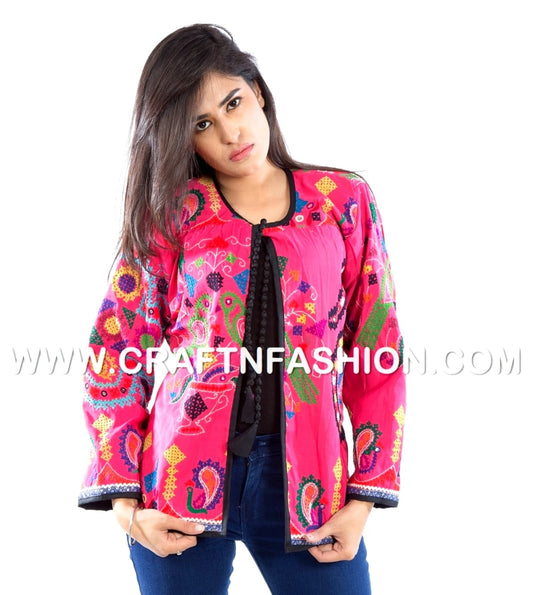 Chaqueta rosa con bordado Kutch