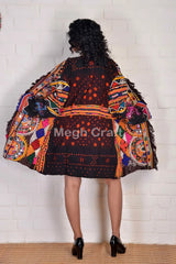 Chaqueta tipo kimono de lana con diseño de espejos de Kutch